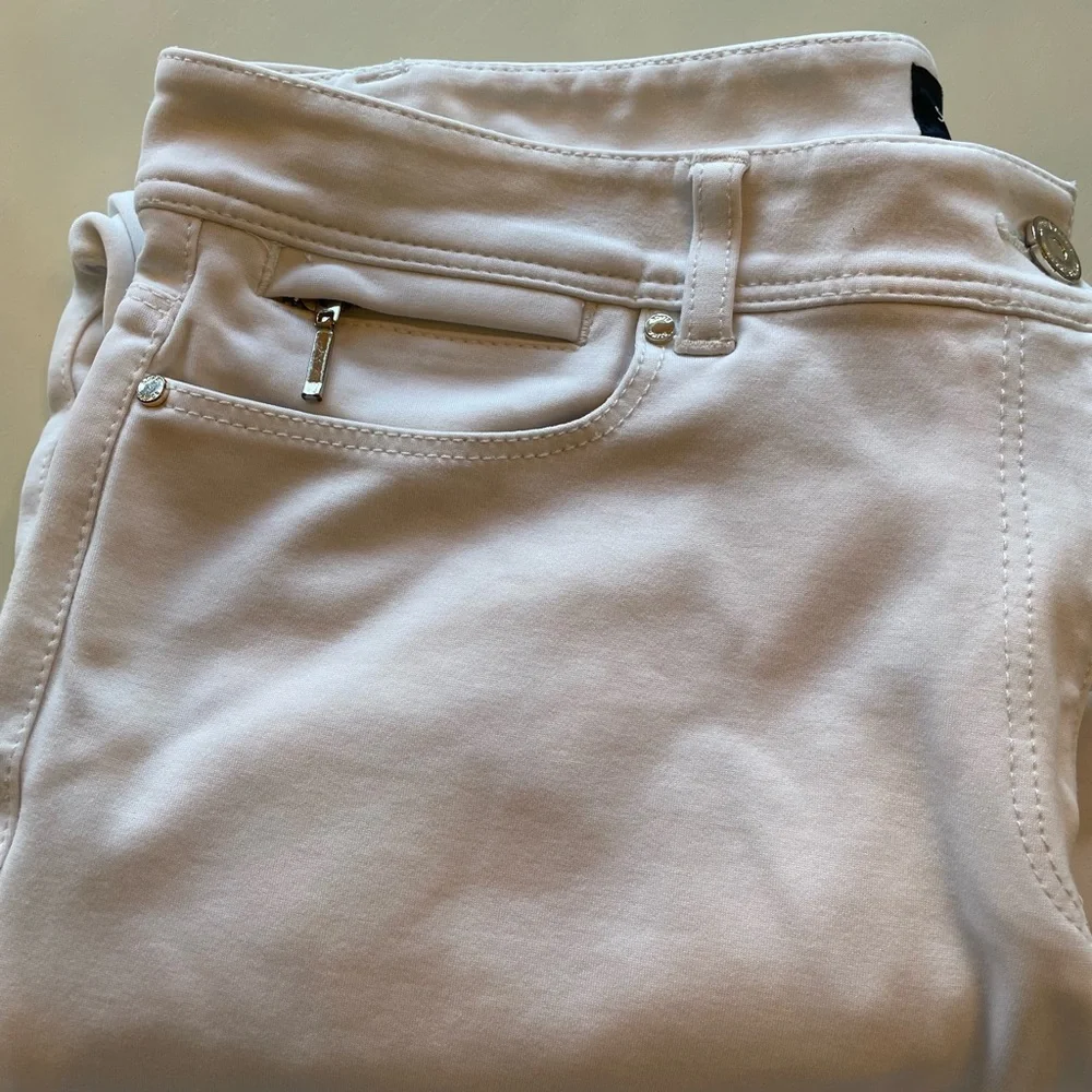 WE THE FREE PEOPLE ! Pull on and stretchy ! White Flared Pants - Size 29 - GUC - Picture 3 of 9